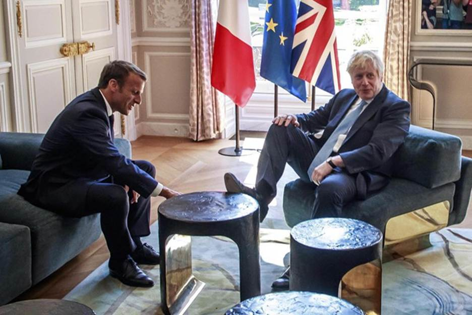 Two men sitting on a couch



Description automatically generated with low confidence