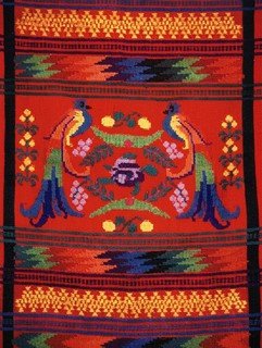 phan-ii-cac-dau-hieu-new-17.jpg A close-up of a colorful rug
AI-generated content may be incorrect.