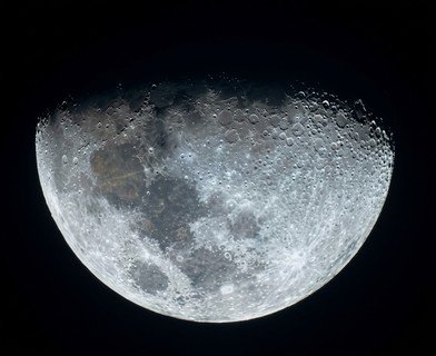 A close-up of the moon



AI-generated content may be incorrect.